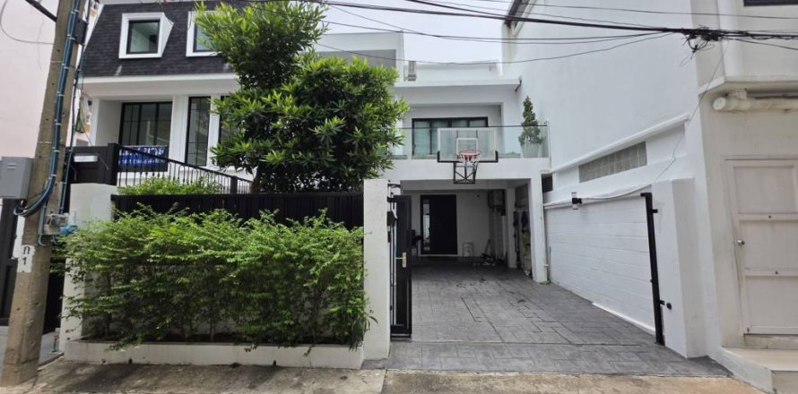 Таунхаус в Бангкоке, Таиланд с 3 спальнями  № 146730