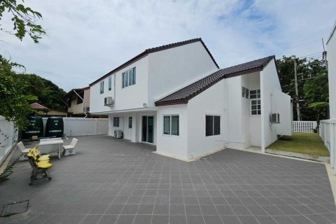 Villa in Pattaya, Thailand 3 bedrooms № 137750 - photo 12