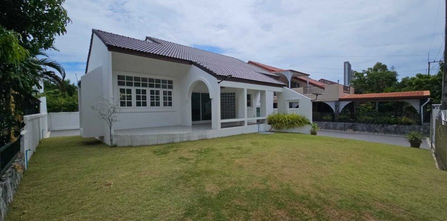 Villa in Pattaya, Thailand 3 bedrooms № 137750
