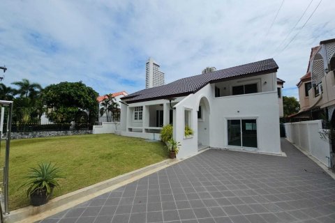 Villa in Pattaya, Thailand 3 bedrooms № 137750 - photo 2