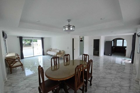 Villa in Pattaya, Thailand 3 bedrooms № 137750 - photo 5