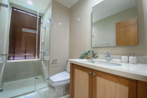 Кондоминиум с 2 спальнями в Ваттхане, Бангкок, Таиланд № 133732 - фото 17