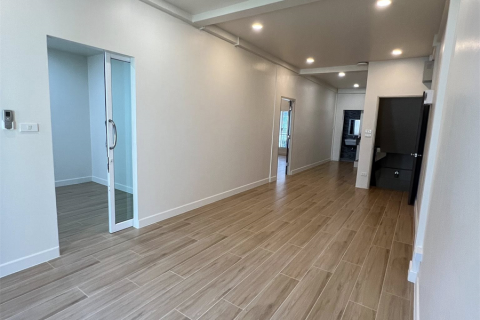 Townhouse in Bangkok, Thailand 6 bedrooms № 190445 - photo 5