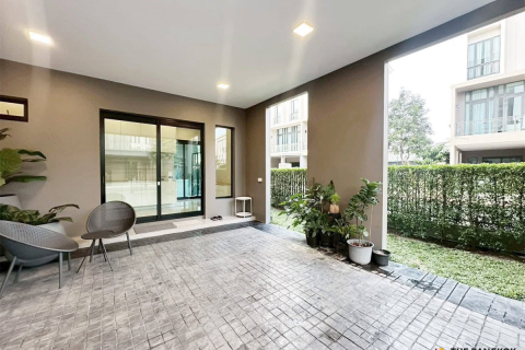 Townhouse in Bangkok, Thailand 6 bedrooms № 190447 - photo 4