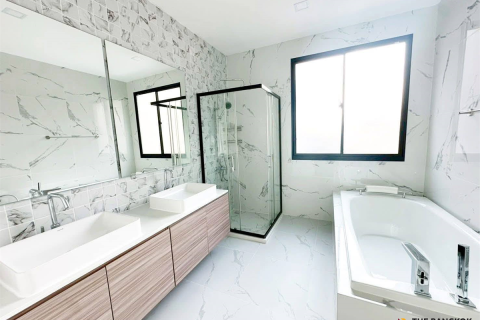 Townhouse in Bangkok, Thailand 6 bedrooms № 190447 - photo 10