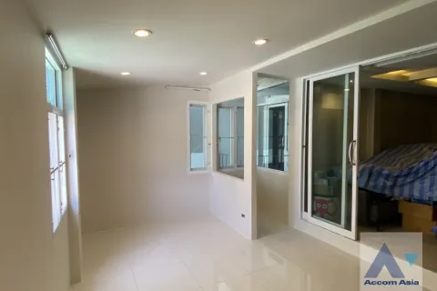 Adosado de 3 dormitorios en Sathon, Bangkok, Tailandia № 214656 - foto 4