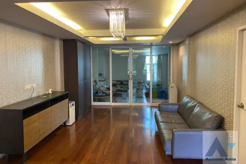 Adosado de 3 dormitorios en Sathon, Bangkok, Tailandia № 214656 - foto 1