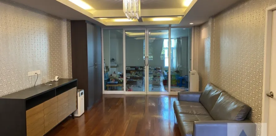 Adosado de 3 dormitorios en Sathon, Bangkok, Tailandia № 214656
