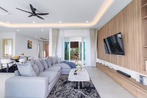 Villa in Hua Hin, Thailand 4 bedrooms № 172783 - photo 7