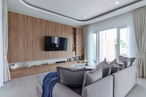 Villa in Hua Hin, Thailand 4 bedrooms № 172783 - photo 3