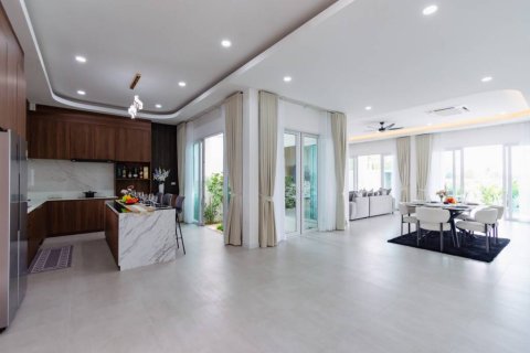 Villa in Hua Hin, Thailand 4 bedrooms № 172783 - photo 8