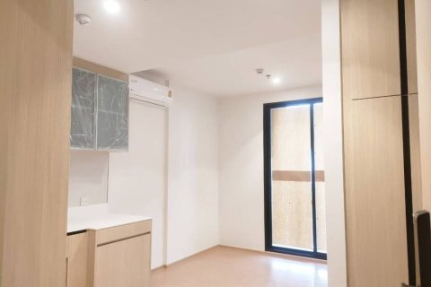 Condo in Bangkok, Thailand, 1 bedroom  № 172784 - photo 4