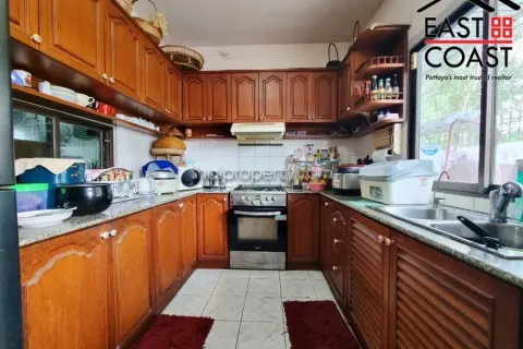 Casa de 4 dormitorios en Pattaya, Tailandia № 213687 - foto 6
