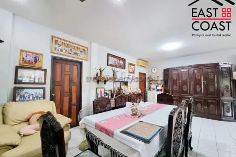 Casa de 4 dormitorios en Pattaya, Tailandia № 213687 - foto 4