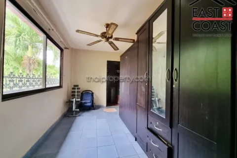 Casa de 4 dormitorios en Pattaya, Tailandia № 213687 - foto 17