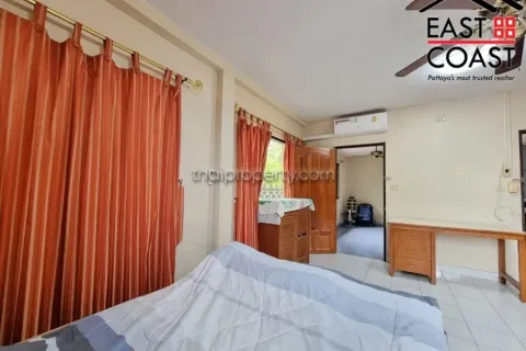 Casa de 4 dormitorios en Pattaya, Tailandia № 213687 - foto 16