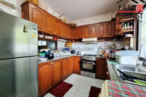 Casa de 4 dormitorios en Pattaya, Tailandia № 213687 - foto 7