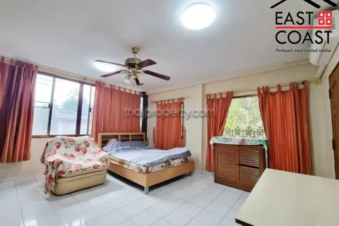 Casa de 4 dormitorios en Pattaya, Tailandia № 213687 - foto 15