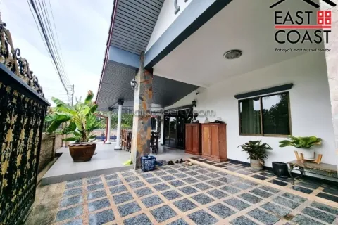 Casa de 4 dormitorios en Pattaya, Tailandia № 213687 - foto 22