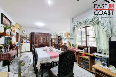 Casa de 4 dormitorios en Pattaya, Tailandia № 213687 - foto 5