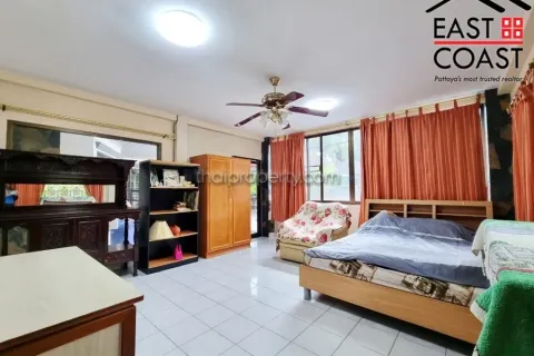 Casa de 4 dormitorios en Pattaya, Tailandia № 213687 - foto 14