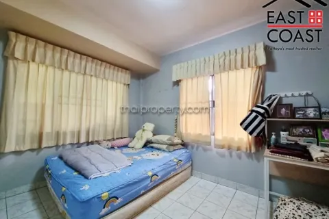 Casa de 4 dormitorios en Pattaya, Tailandia № 213687 - foto 12