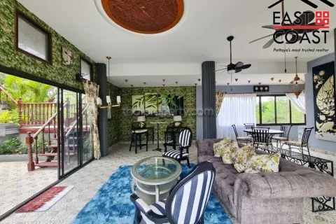 Casa de 4 dormitorios en Pattaya, Tailandia № 213689 - foto 8
