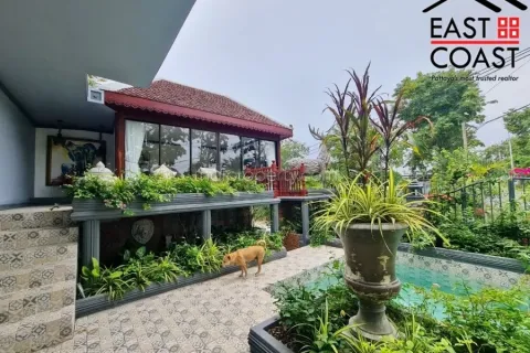 Casa de 4 dormitorios en Pattaya, Tailandia № 213689 - foto 5