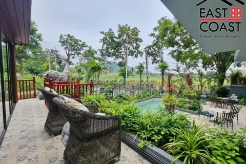 Casa de 4 dormitorios en Pattaya, Tailandia № 213689 - foto 30