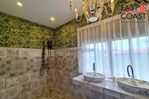 Casa de 4 dormitorios en Pattaya, Tailandia № 213689 - foto 16