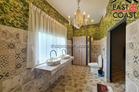 Casa de 4 dormitorios en Pattaya, Tailandia № 213689 - foto 15