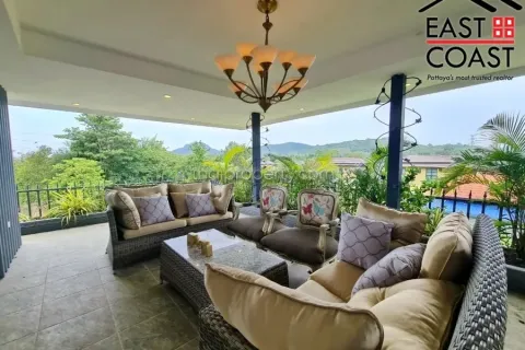 House in Pattaya, Thailand 4 bedrooms № 213689