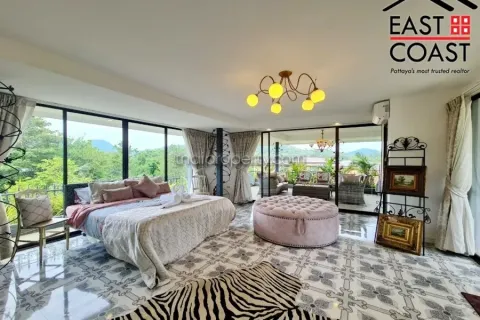 Casa de 4 dormitorios en Pattaya, Tailandia № 213689 - foto 14