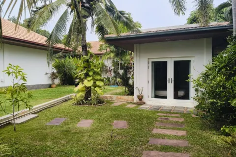 Villa in Hua Hin, Thailand 4 bedrooms № 163521 - photo 2