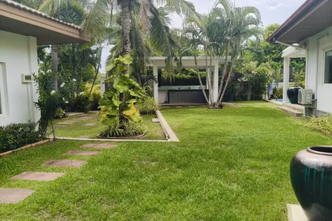 Villa in Hua Hin, Thailand 4 bedrooms № 163521 - photo 16