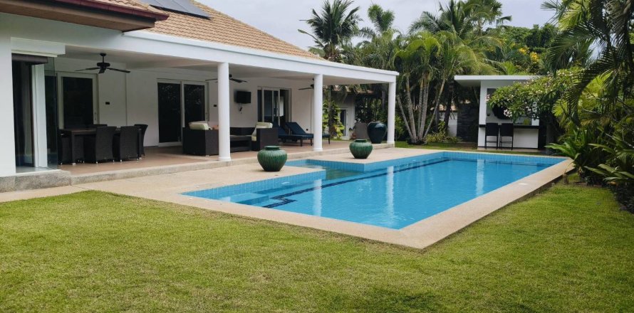 Villa in Hua Hin, Thailand 4 bedrooms № 163521