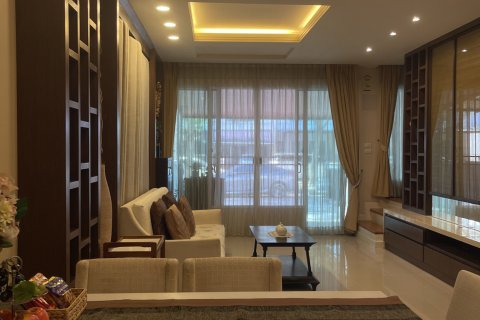 Townhouse in Lat Krabang, Bangkok, Thailand 3 bedrooms № 163522 - photo 3