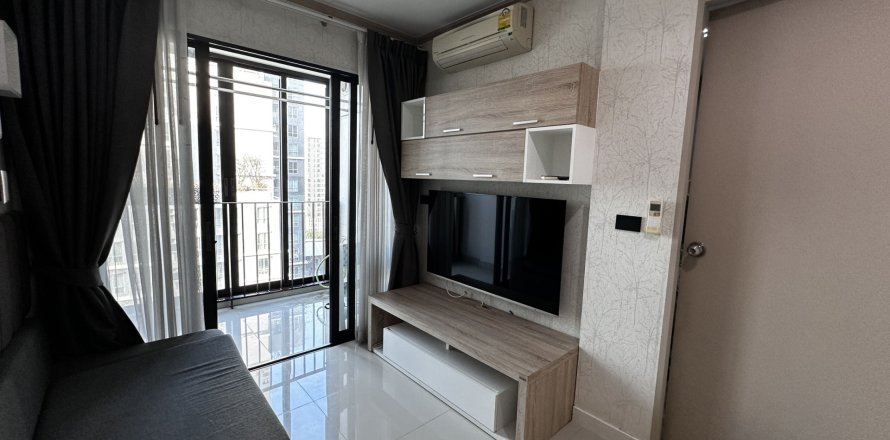 Studio in the Condo in Huai Khwang, Bangkok, Thailand  № 163520