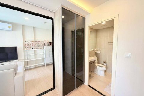 Studio dans le Condo à Suan Luang, Bangkok, Thaïlande  № 163517 - photo 5