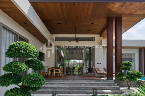 House in Phuket, Thailand 3 bedrooms № 157391 - photo 2