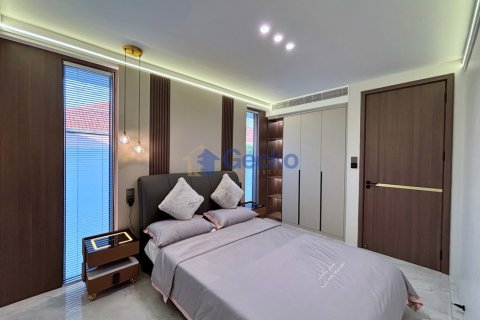 House in Pattaya, Thailand 6 bedrooms № 196111 - photo 24