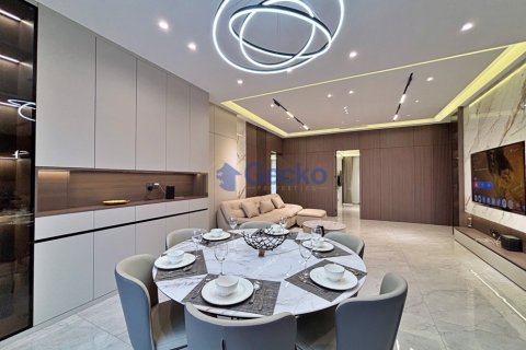House in Pattaya, Thailand 6 bedrooms № 196111 - photo 7