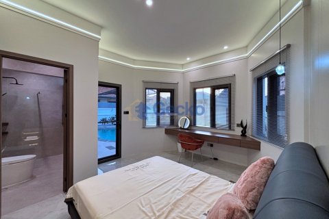 House in Pattaya, Thailand 6 bedrooms № 196111 - photo 30