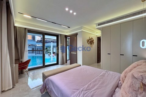 House in Pattaya, Thailand 6 bedrooms № 196111 - photo 14