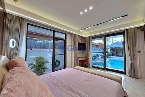 House in Pattaya, Thailand 6 bedrooms № 196111 - photo 12