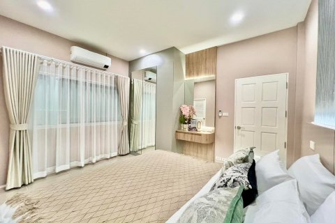 House in Pattaya, Thailand 3 bedrooms № 147269 - photo 12