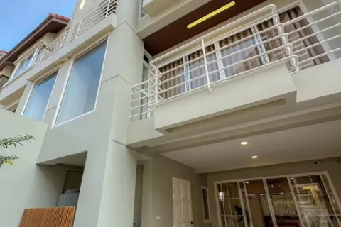 Duplex in Hua Hin, Thailand 3 bedrooms № 160568