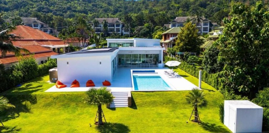 Villa in Cha-am, Thailand 4 bedrooms № 161586