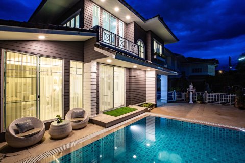 Villa in Chiang Mai, Thailand 6 bedrooms № 161587 - photo 2