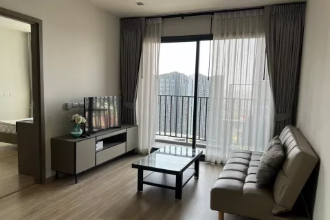 Condo in Bang Kapi, Bangkok, Thailand, 2 bedrooms  № 141014 - photo 1